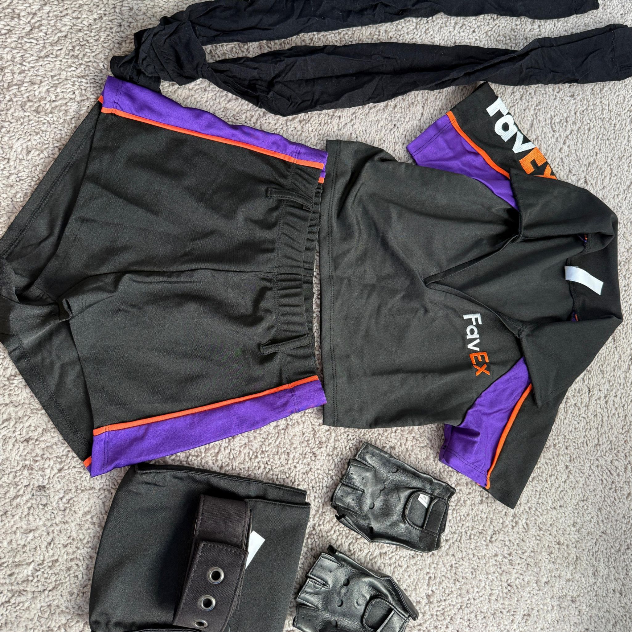 Mail girl costume used for content