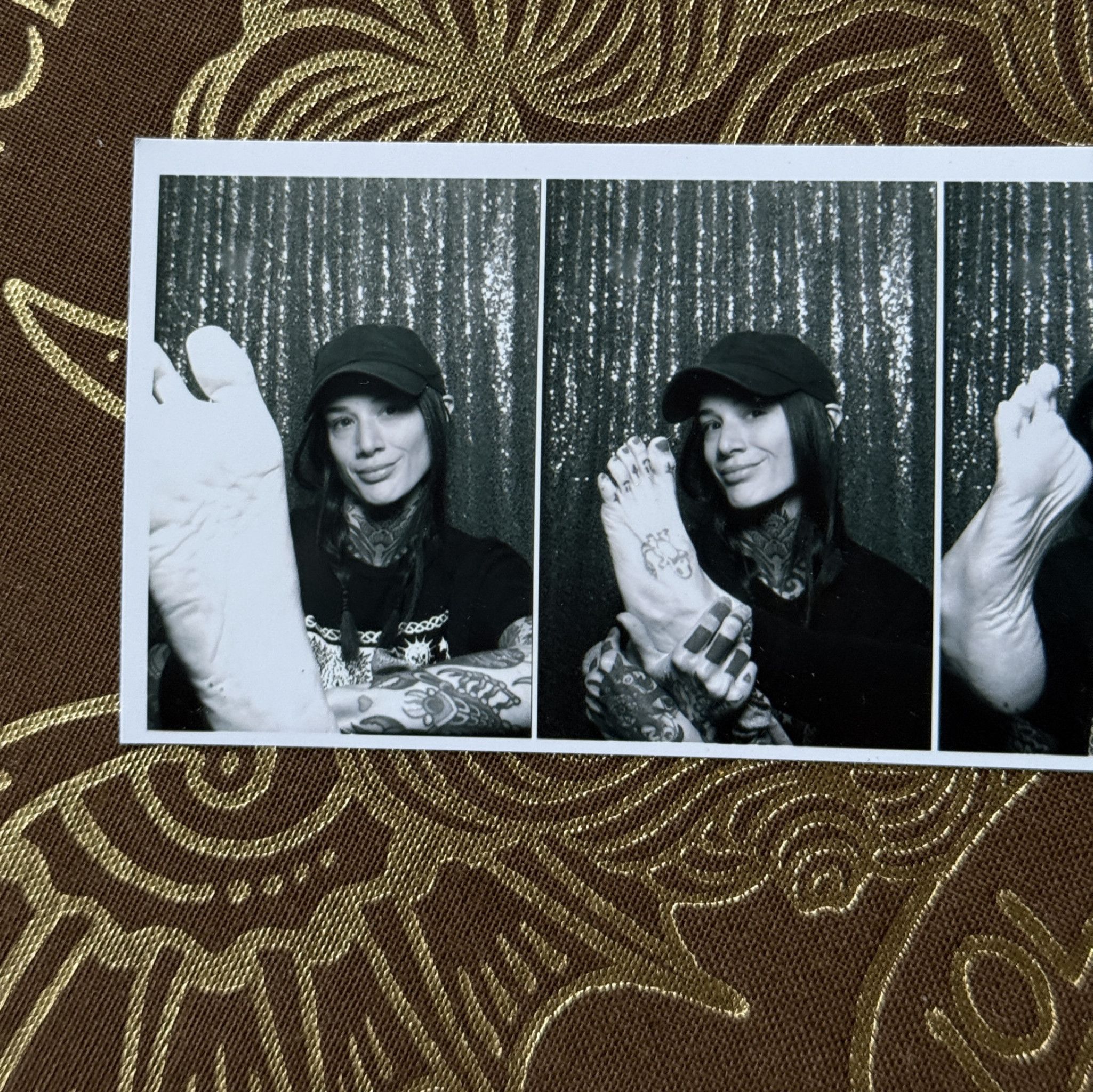 Photobooth barefeet black and white photo strip
