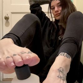foot fetish photo set: jan nail polish removal