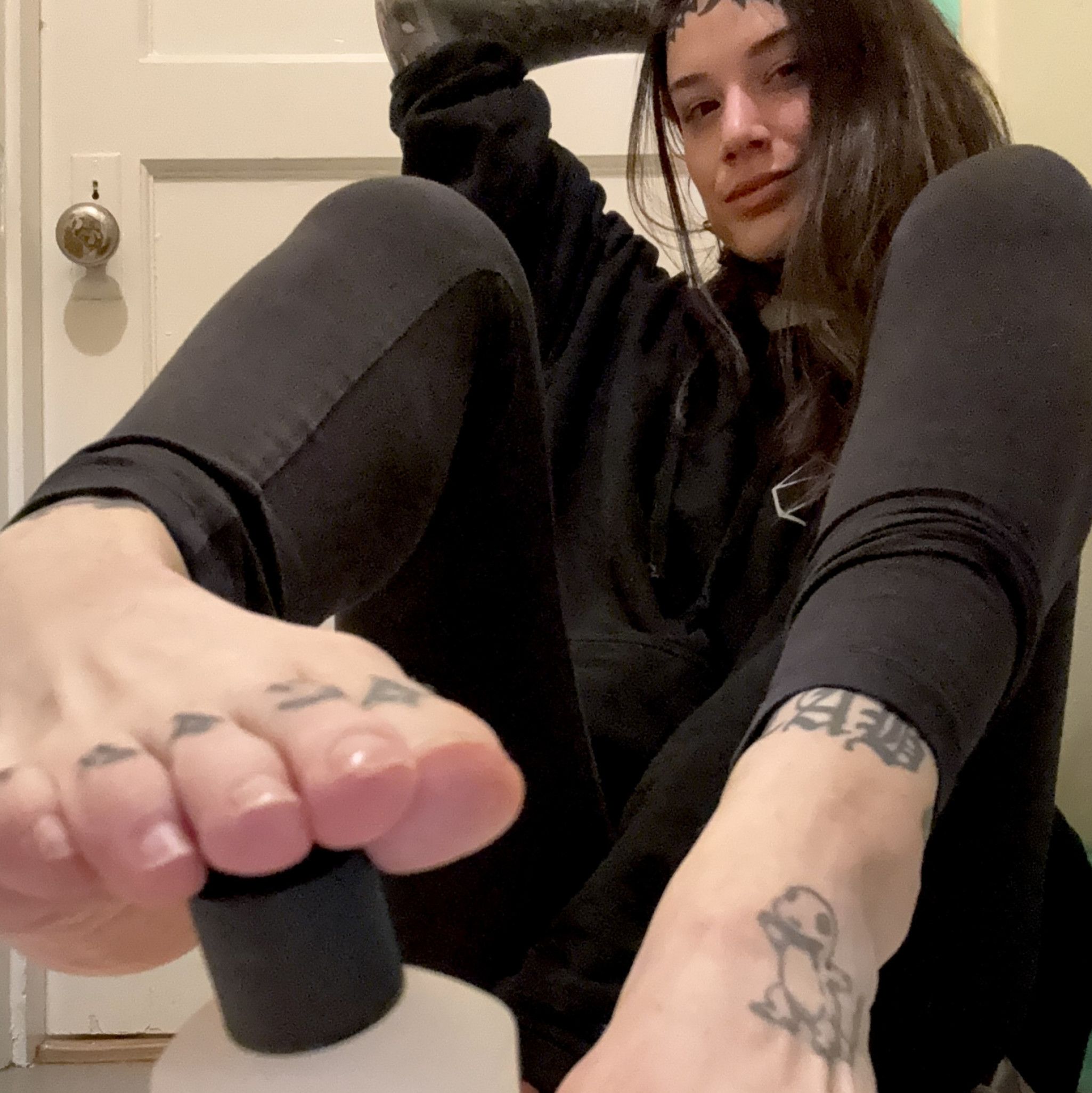 foot fetish photo set: jan nail polish removal