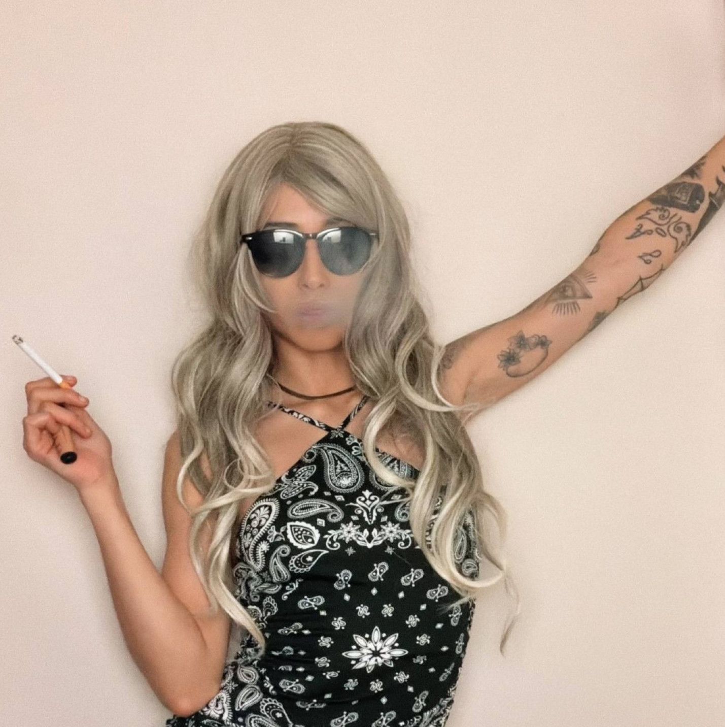 14 pics smoking and showing you my body