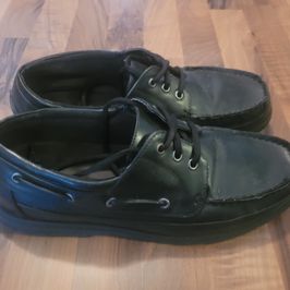 Black boat shoes
