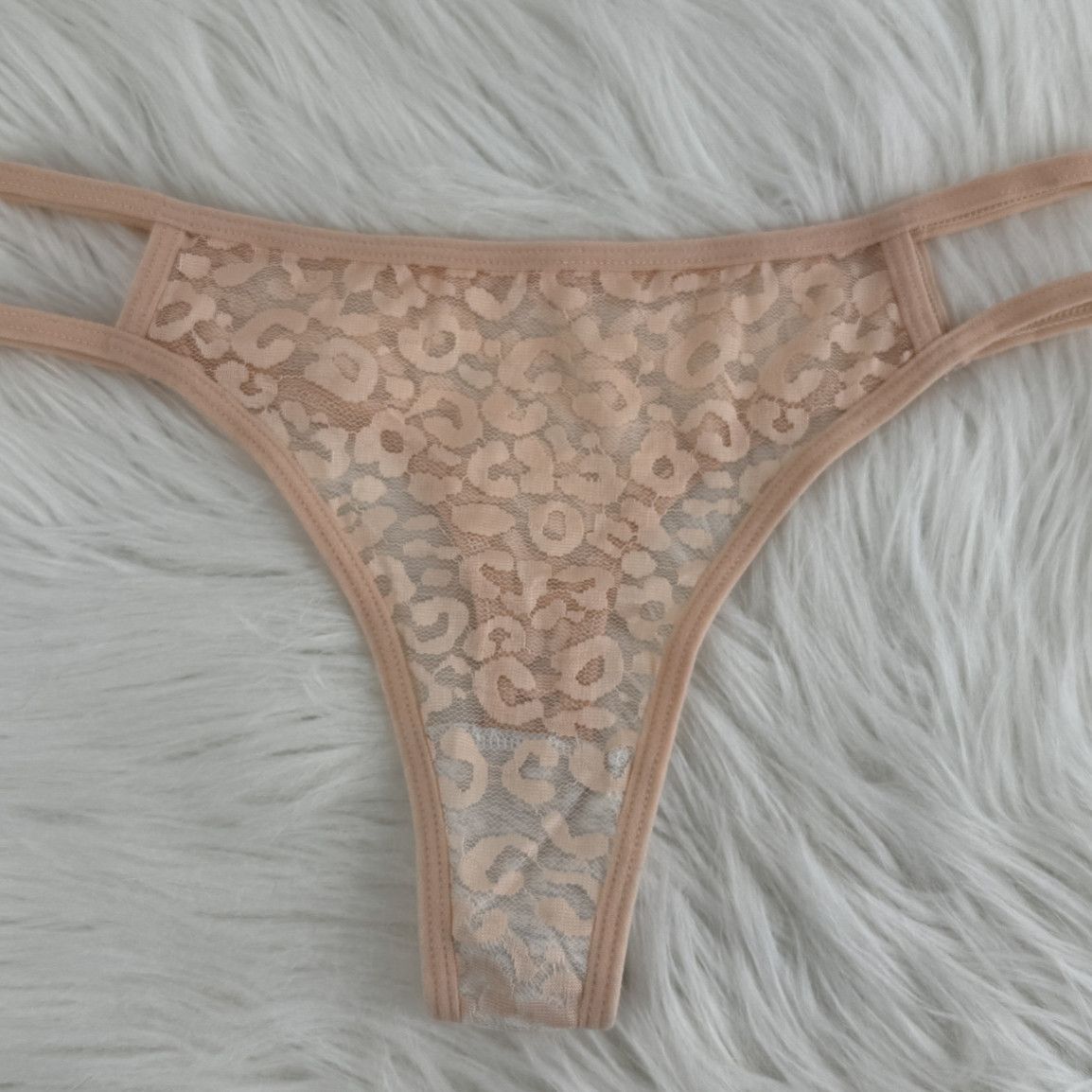 Leopard Creme Thongs