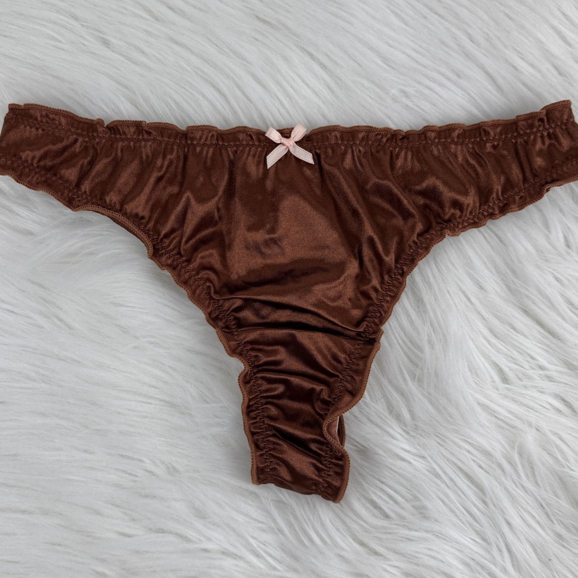Crimped Shiny Light Rose Thongs