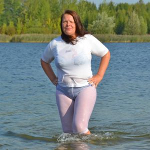 Bathing with white leggings