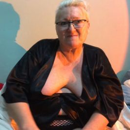 Feedee step-Mom Shows Off