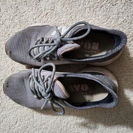 Smelly tennis shoe trainers sneakers!