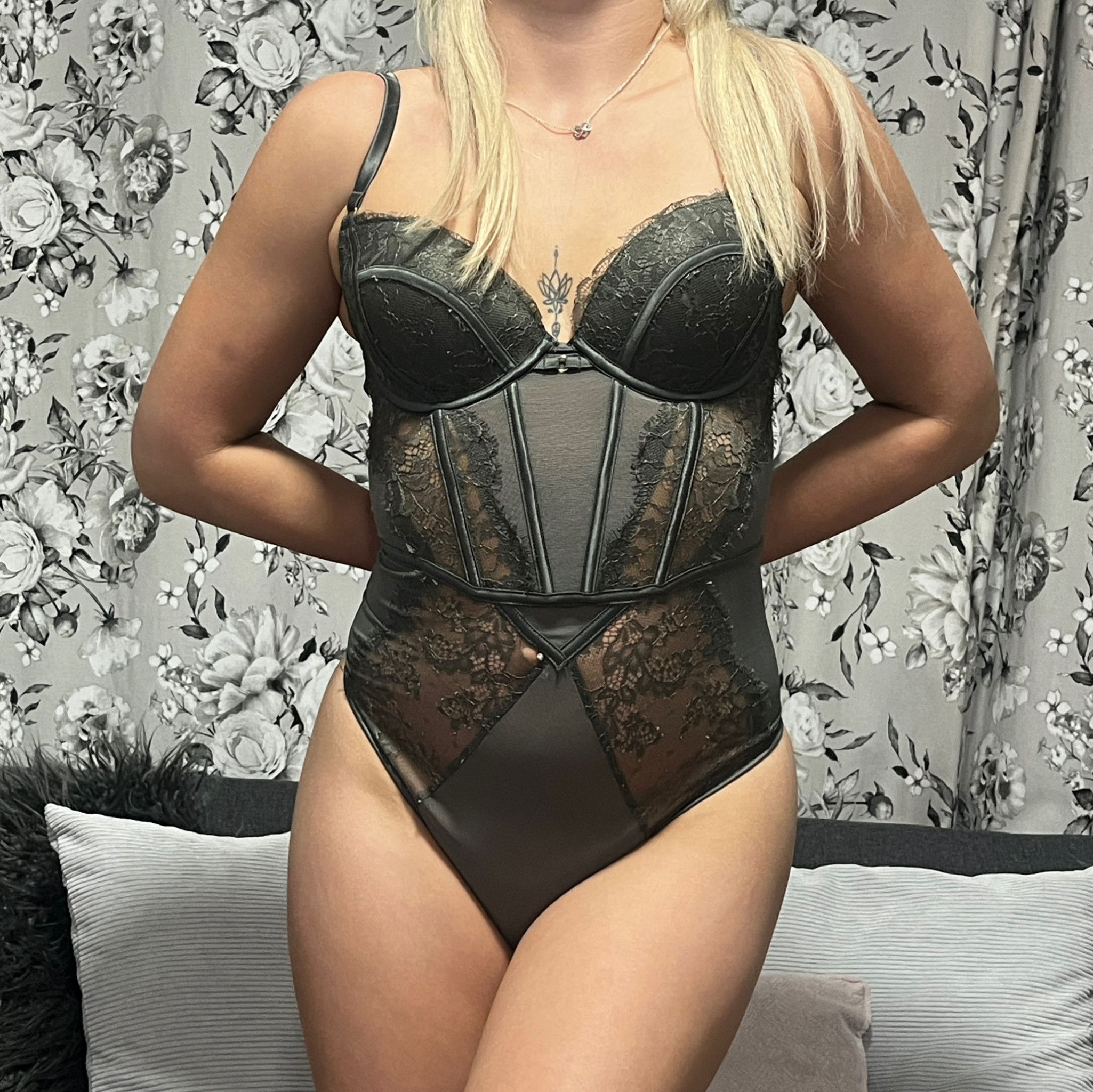 Green hotwife used sexy lingerie