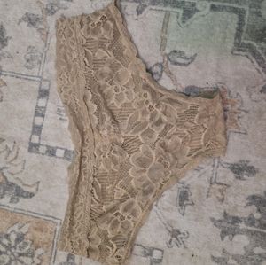 Lace cheeky panties