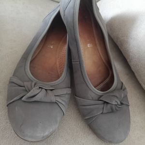 grey shoes