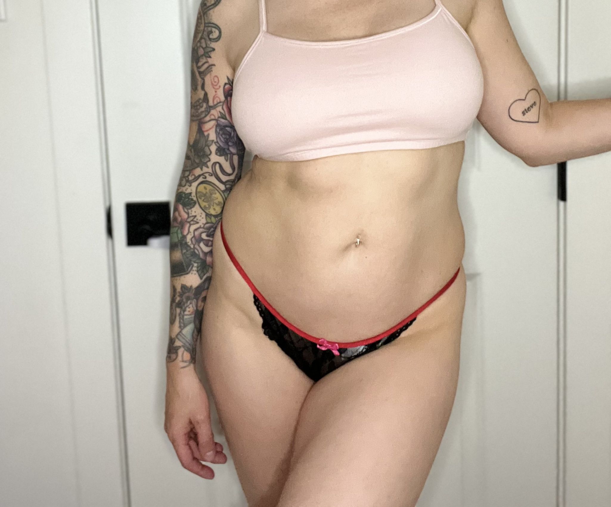 Black lace with red waist
