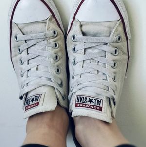 Wellworn white converse sneakers