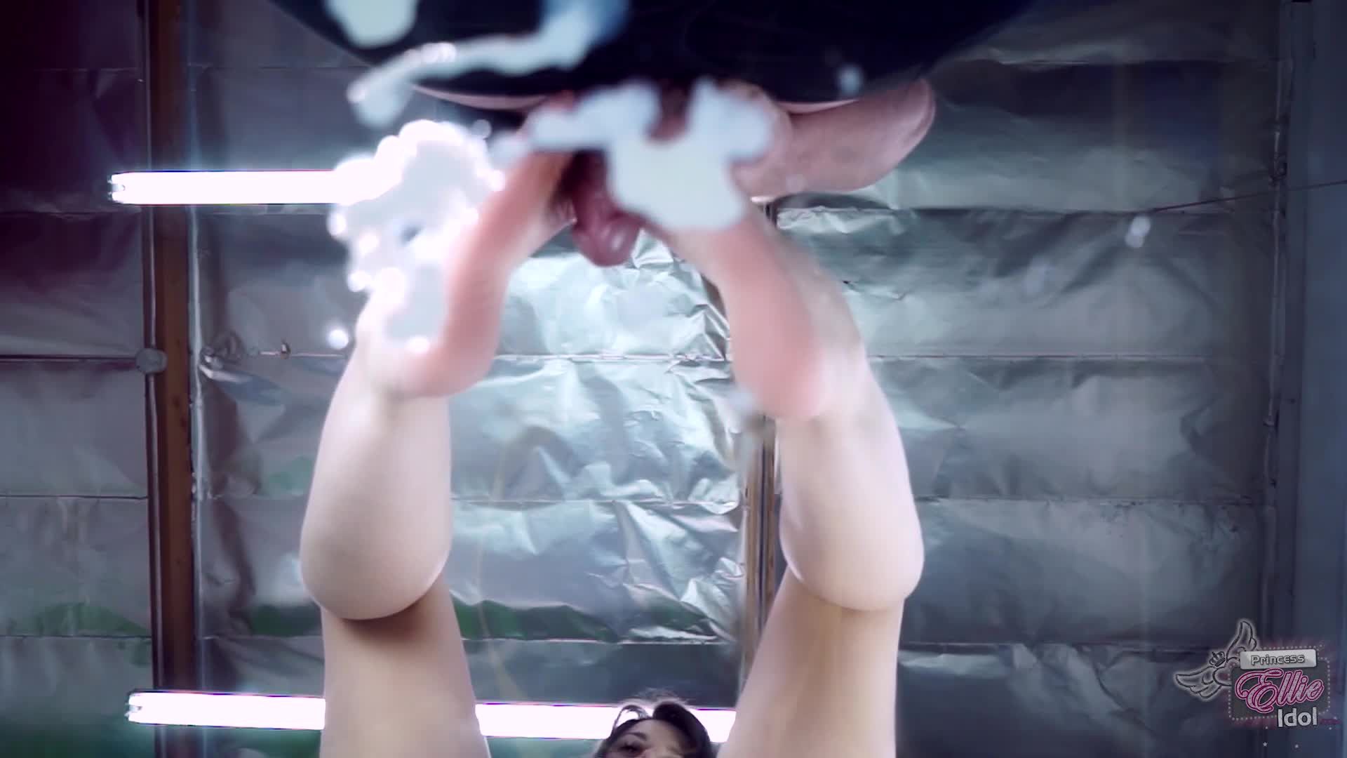 FOOTJOB FACIAL FOR CUCKY