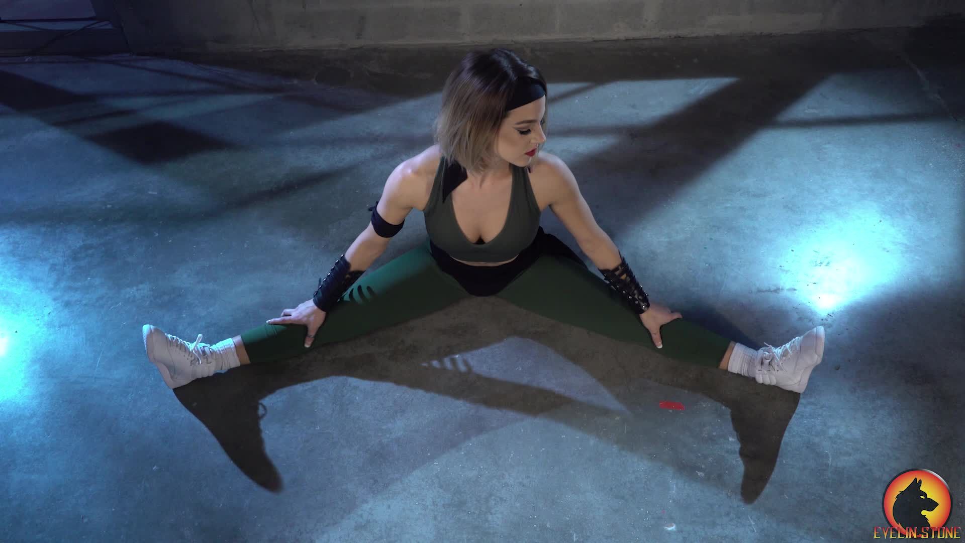 Sonya Blade Stretch Voyeur