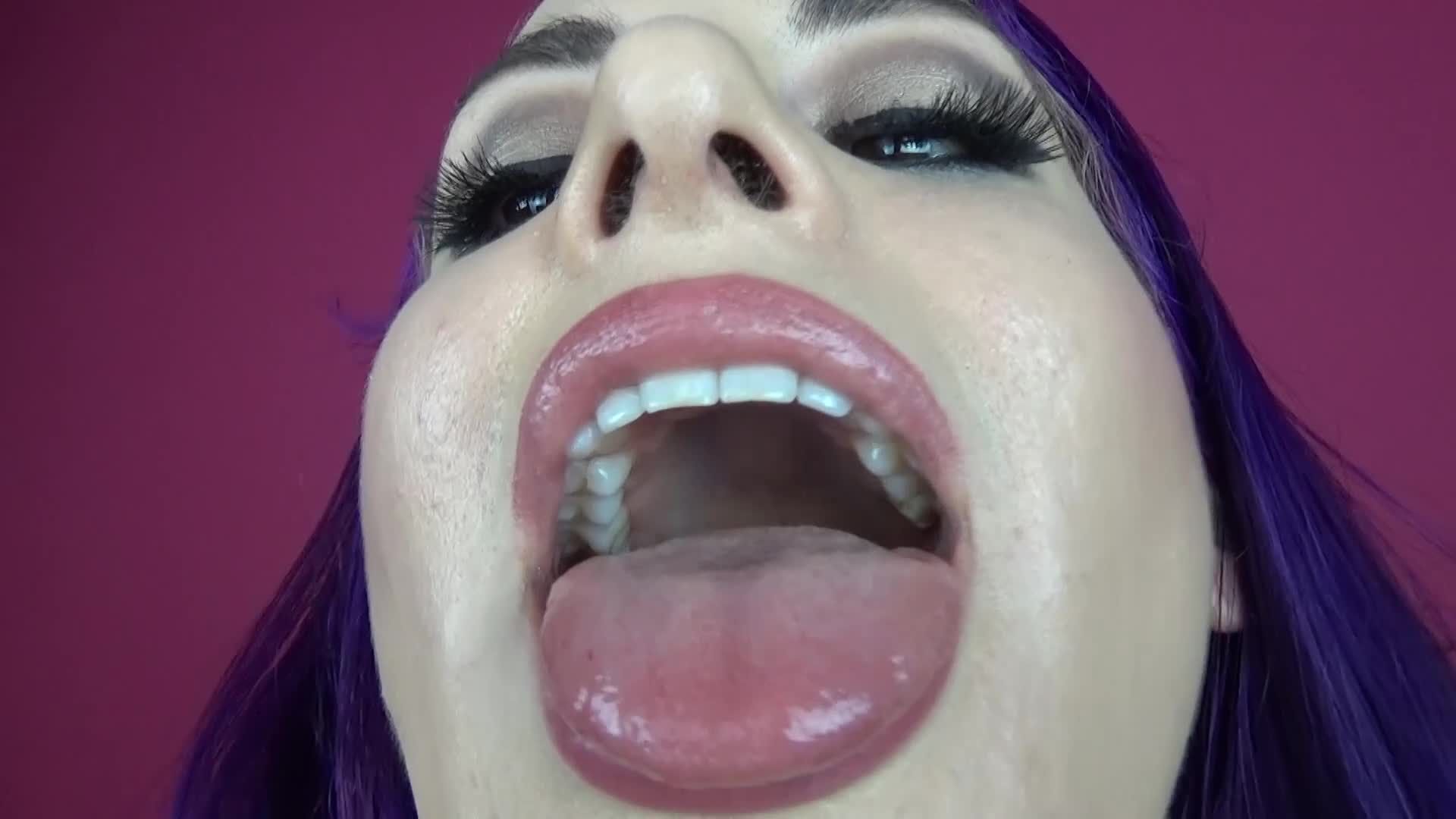 Deep inside Goddess Valora's Mouth
