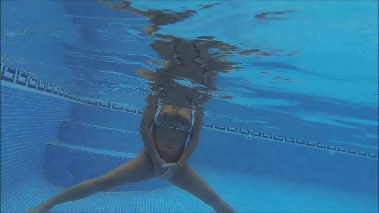 fingering &amp; playing underwater in public