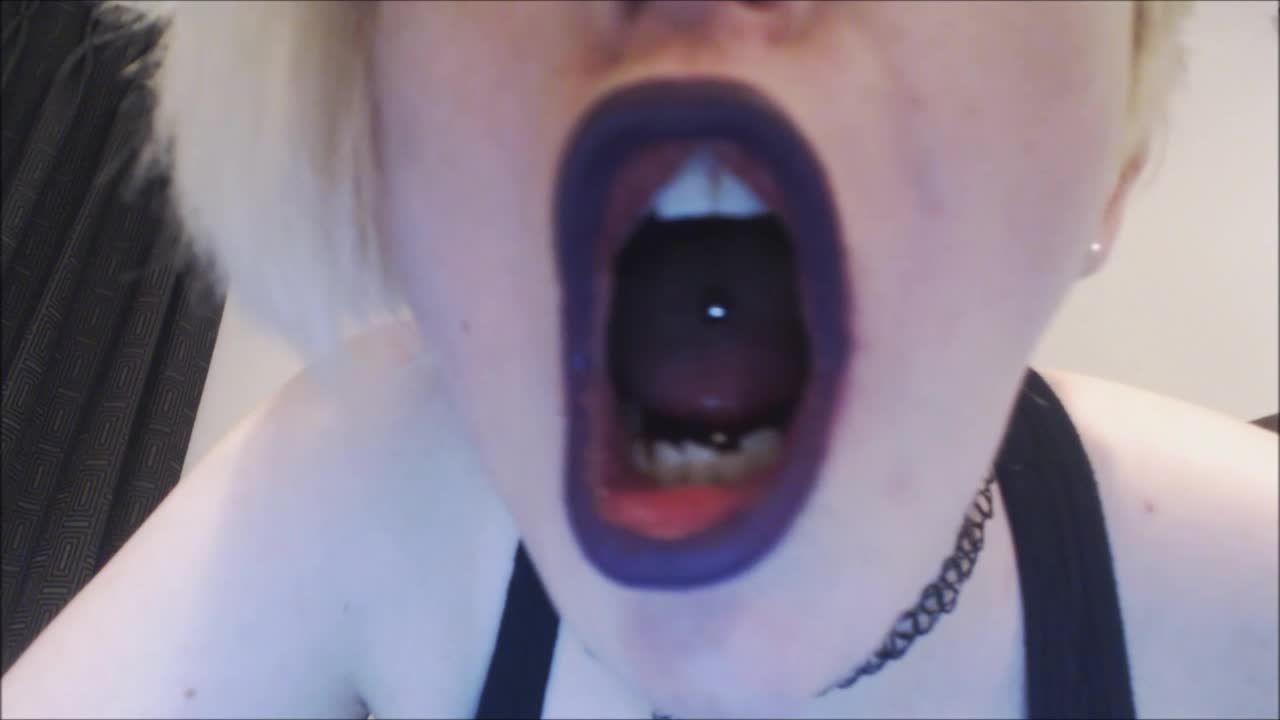 Smell Domme Pixies Bad Breath