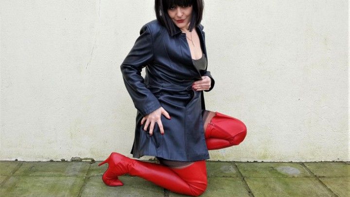 Leather Slut dildo tease suck leathered