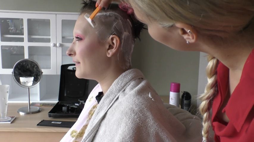 Wet Shaving Maddis Head So She's Bald