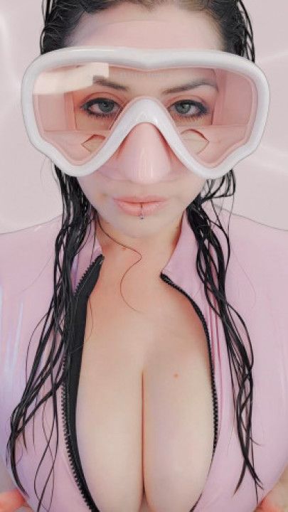 Exploring Deep - Sloppy BJ in a Diving mask - Portrait