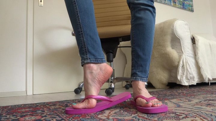 Flip flop feet and barefoot clip