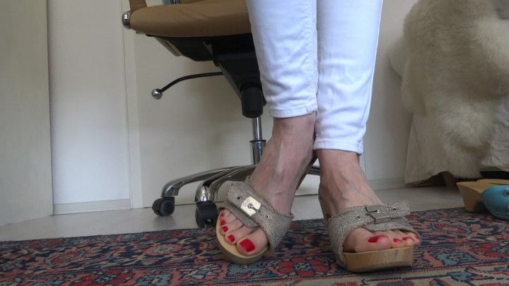 Wooden mules show and sexy milf feet