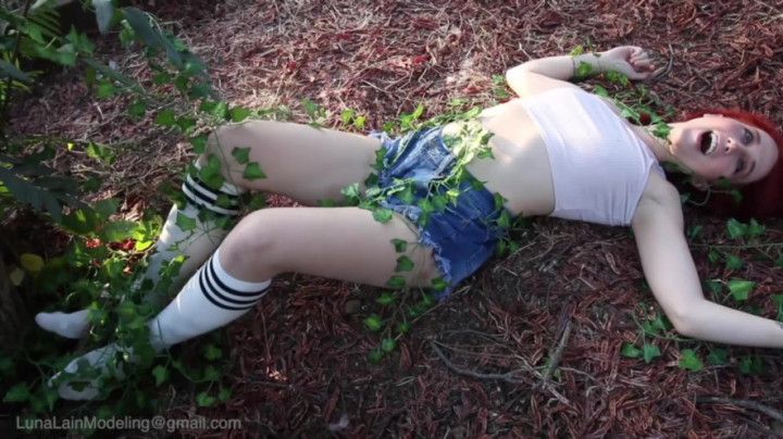 Stalker Tree Footjob - Luna Lain