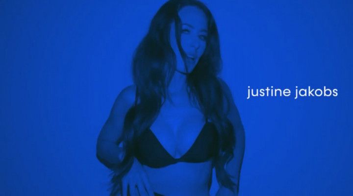 BIG TIT MILF SQUIRTS ON HER FIRST SOLO PORN SCENE EVER