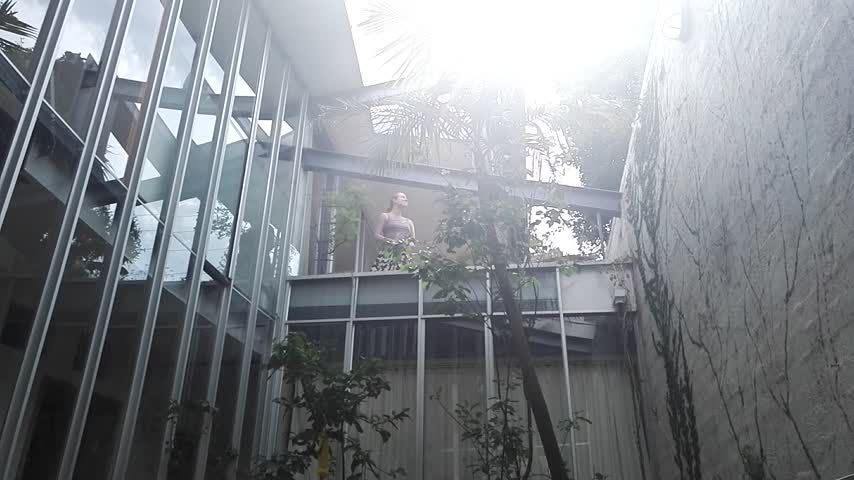 Satine's sneaky outdoor pee