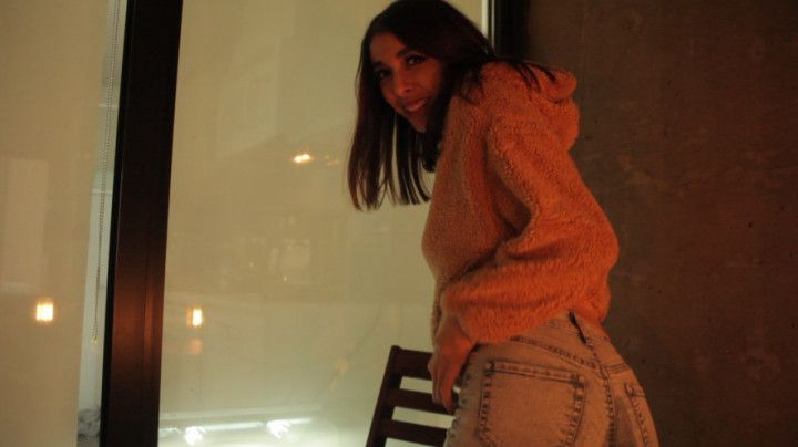 Chloe Stages a Public Accident