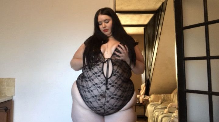 BBW naked belly play