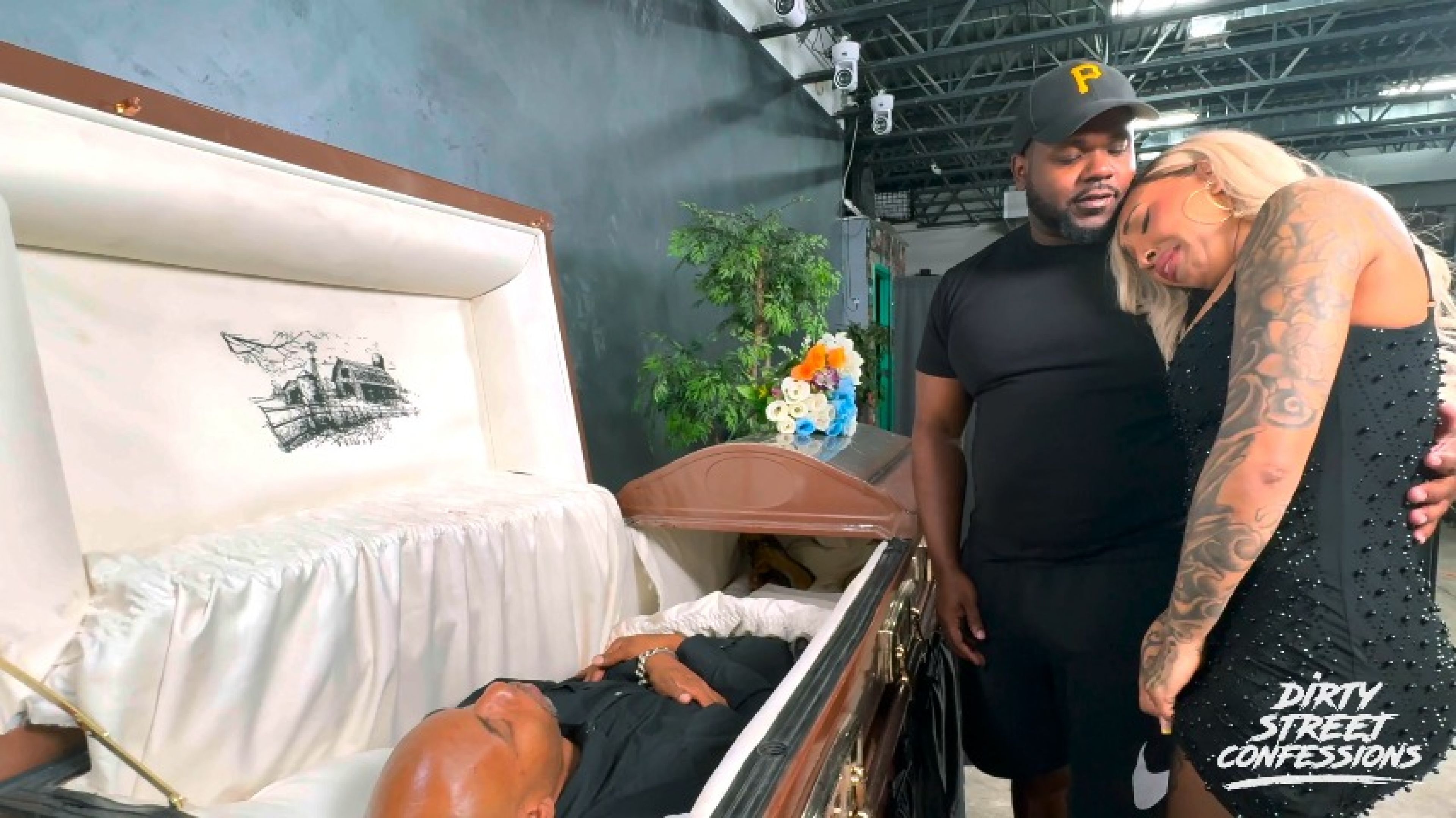 She got Fucked at Her Boyfriends Funeral! Squirting Whore