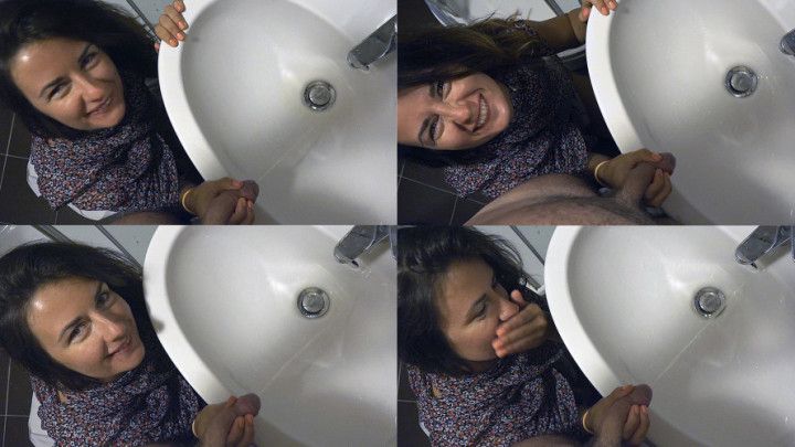 Camilla helps me pee and pee yourself