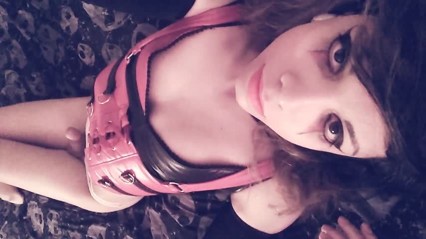 Erotic Reyna Q cosplay