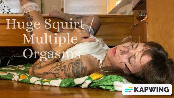 Huge Squirt / Multiple Orgasms