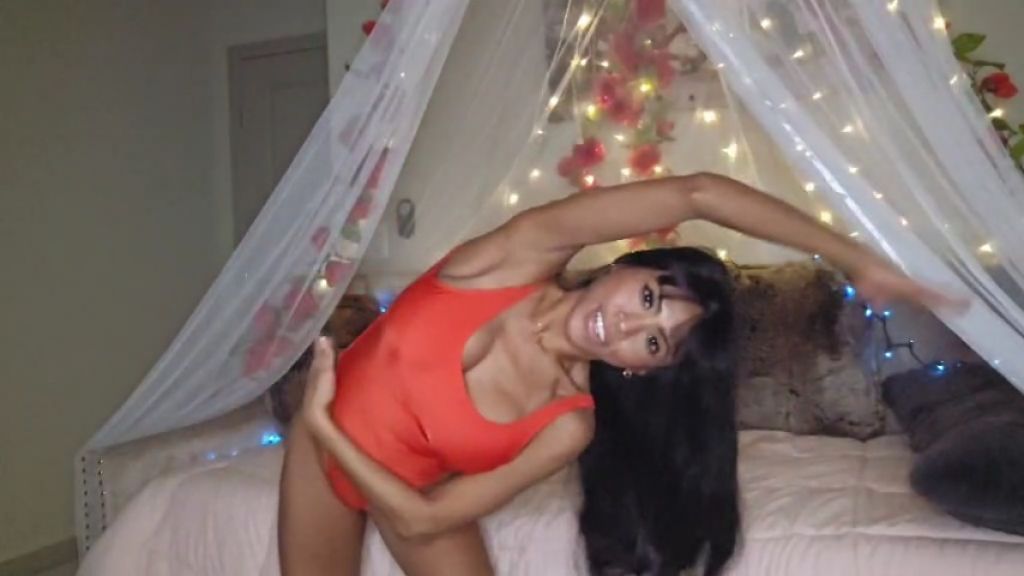 Ember Snow- Sexy Workout Sunday Solo