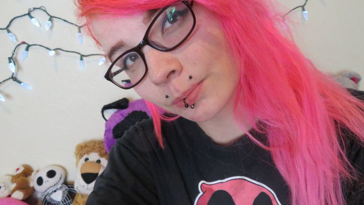 Nerdy girl Plays with her holes