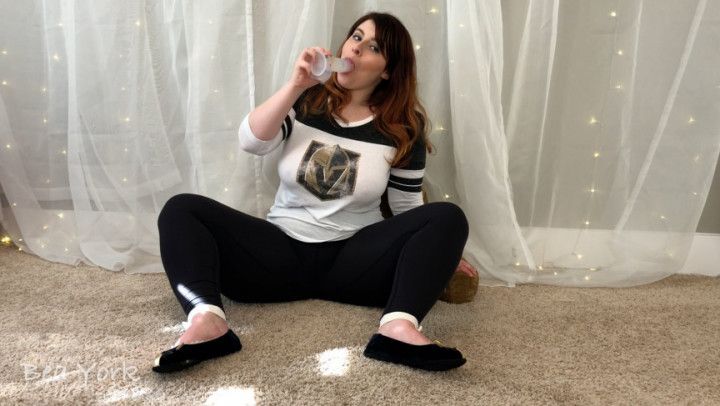 Long Distance Girlfriend Gives JOI