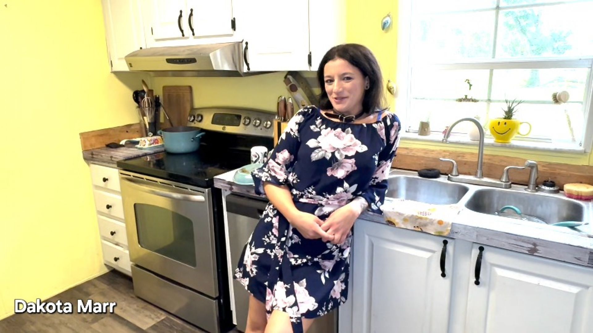 Cheating Housewife Fuck Plumber For Debt Intro