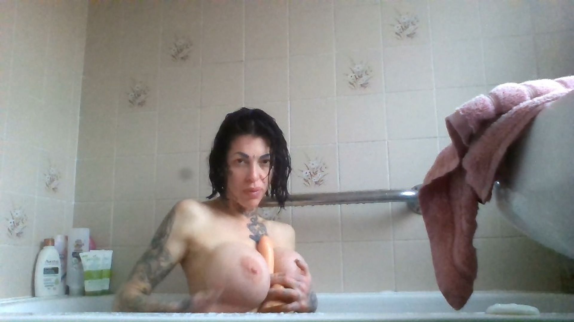 Sucking your dick in the bath, watch me get wet