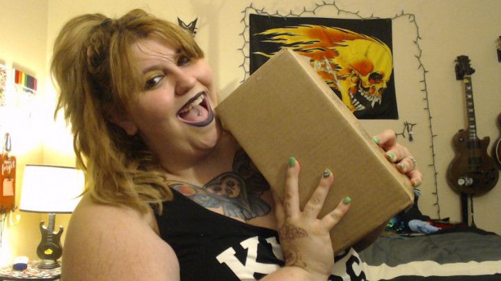 Split Peaches unboxing