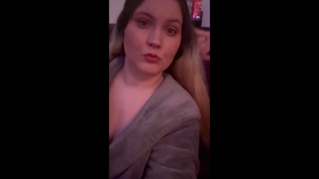 Fuck bud brushes my hair after a night of fun