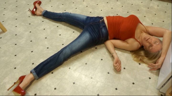 MoRina Darted in Jeans