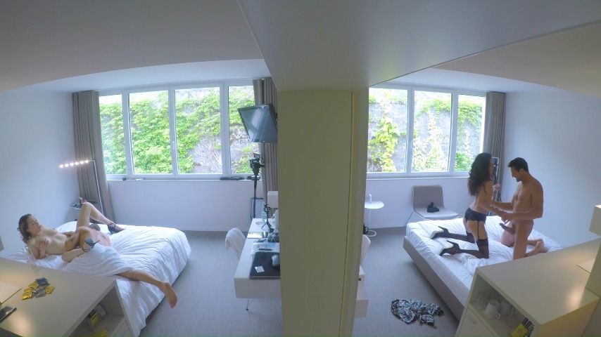 Foursome at the hotel : VOYEUR CAM VIEW