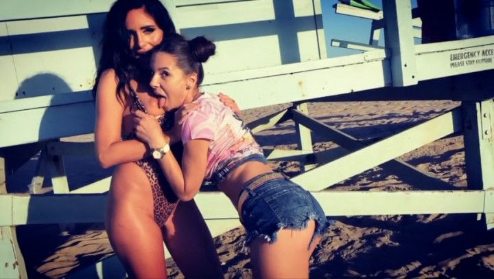 Public flashing boobs with @lissapolooza