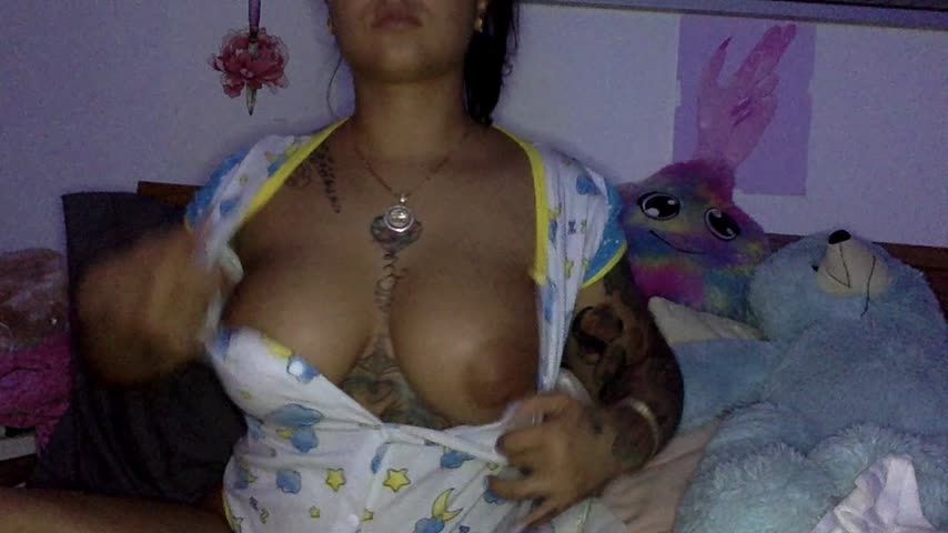 naked mukbang  and watching Netflix