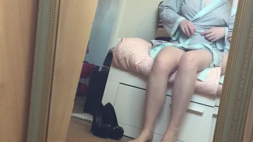 Satine Spark goes commando