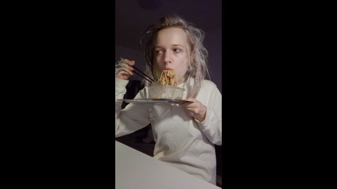 Goth girl eats pasta for 5 mins. That's all