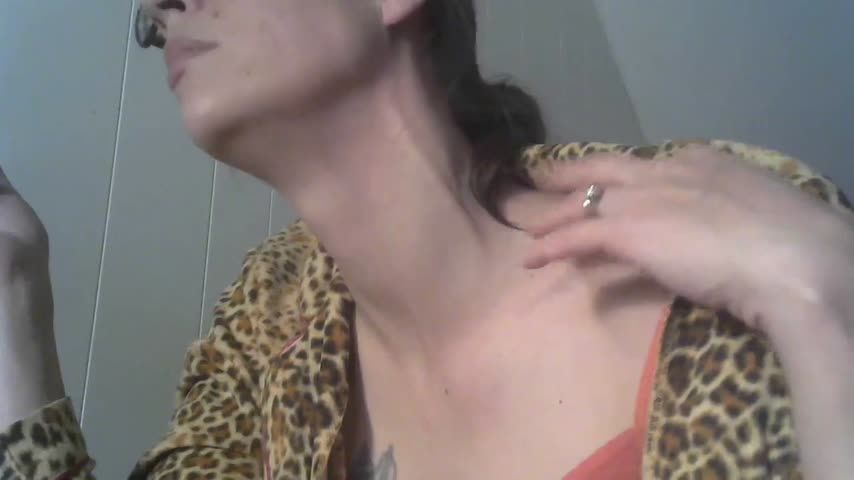 neck vein fetish , smoking