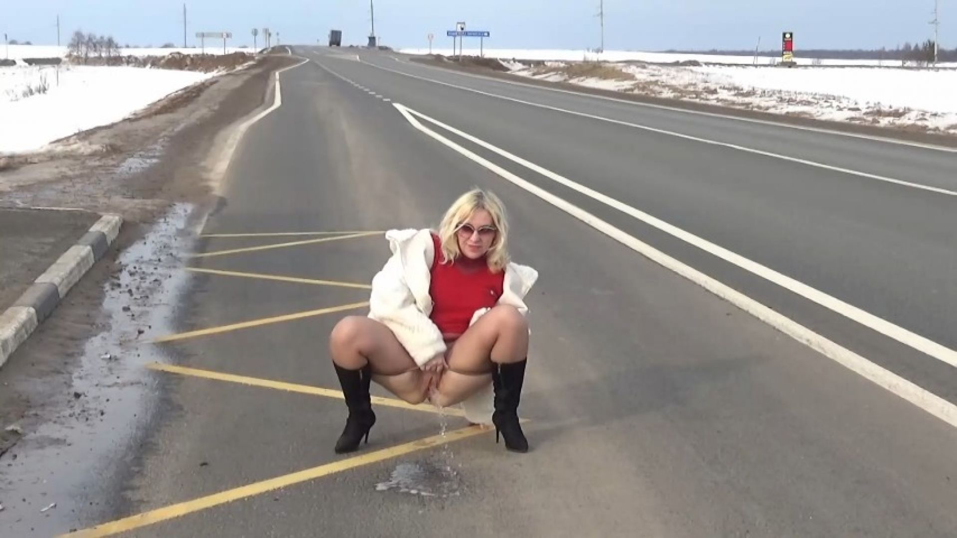 Golden rain 89- Winter piss on road